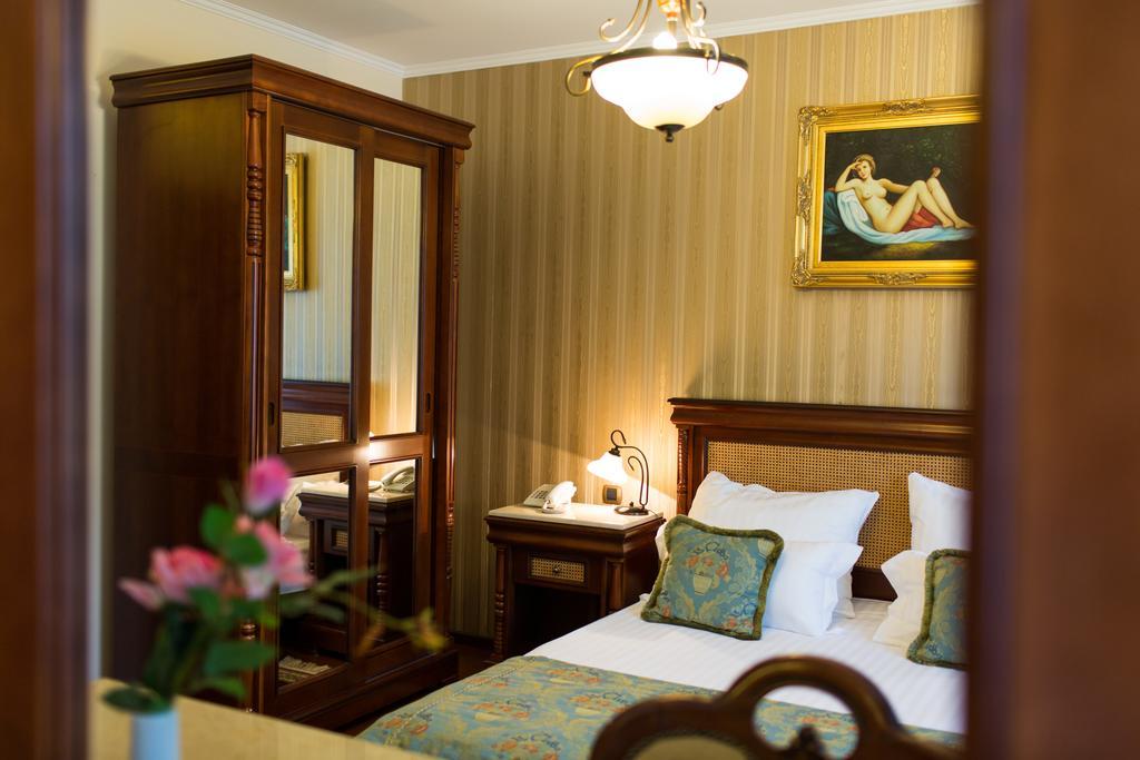 Vila Paris Boutique Hotel Bucarest Chambre photo